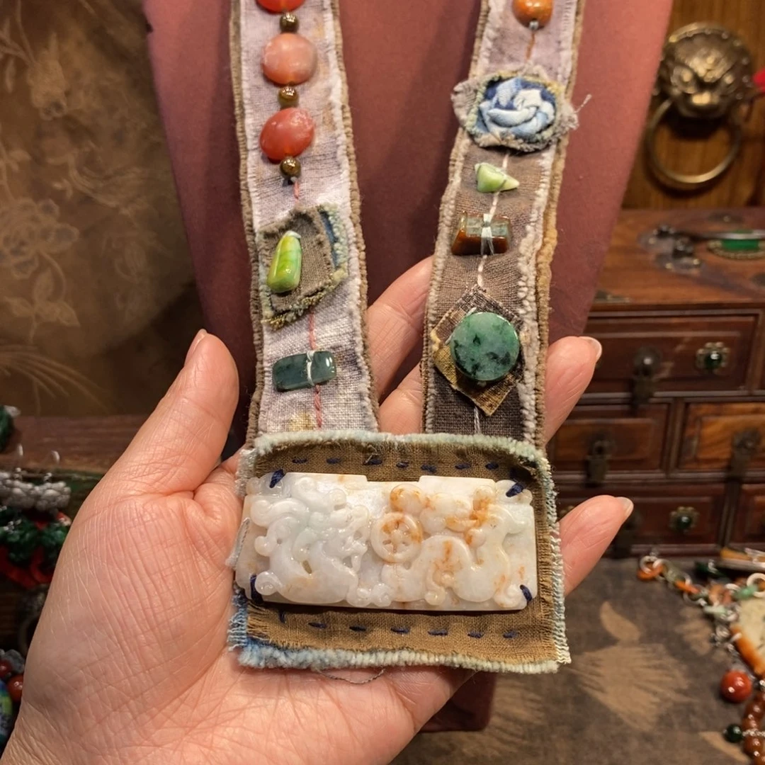 翡翠吊坠(赠链)未镶嵌