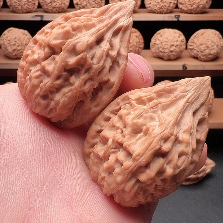 文玩核桃把件?**言红缨枪