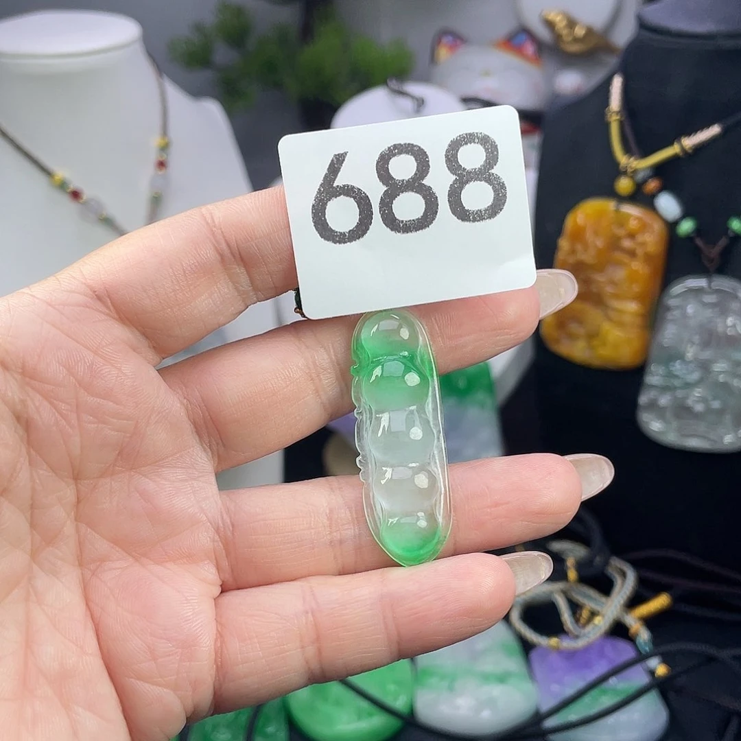 翡翠未镶嵌吊坠(赠链)