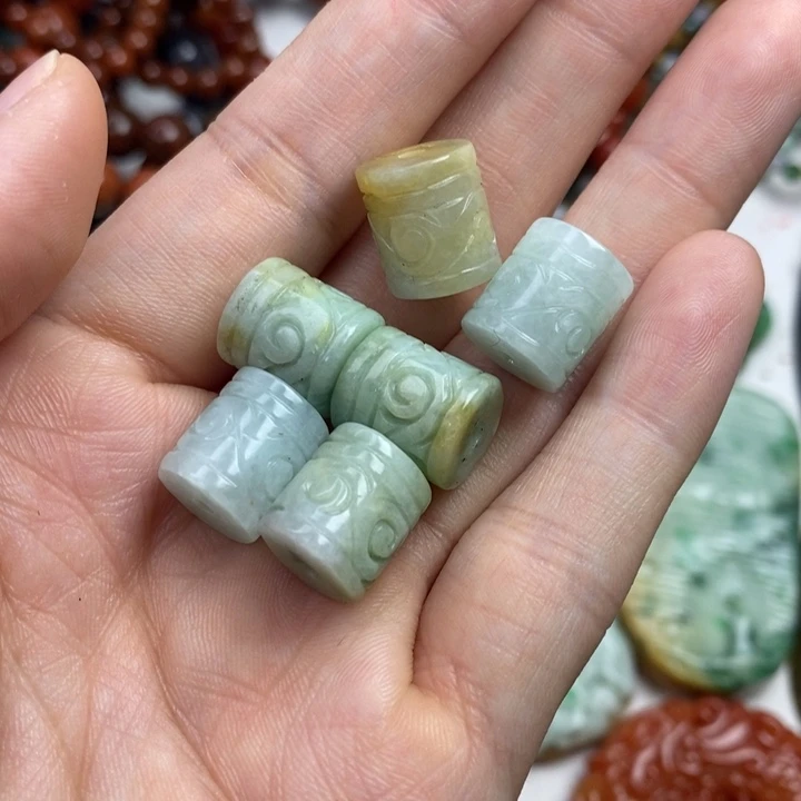 颈饰未镶嵌翡翠?****豆