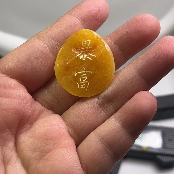 琥珀未镶嵌裸石配饰