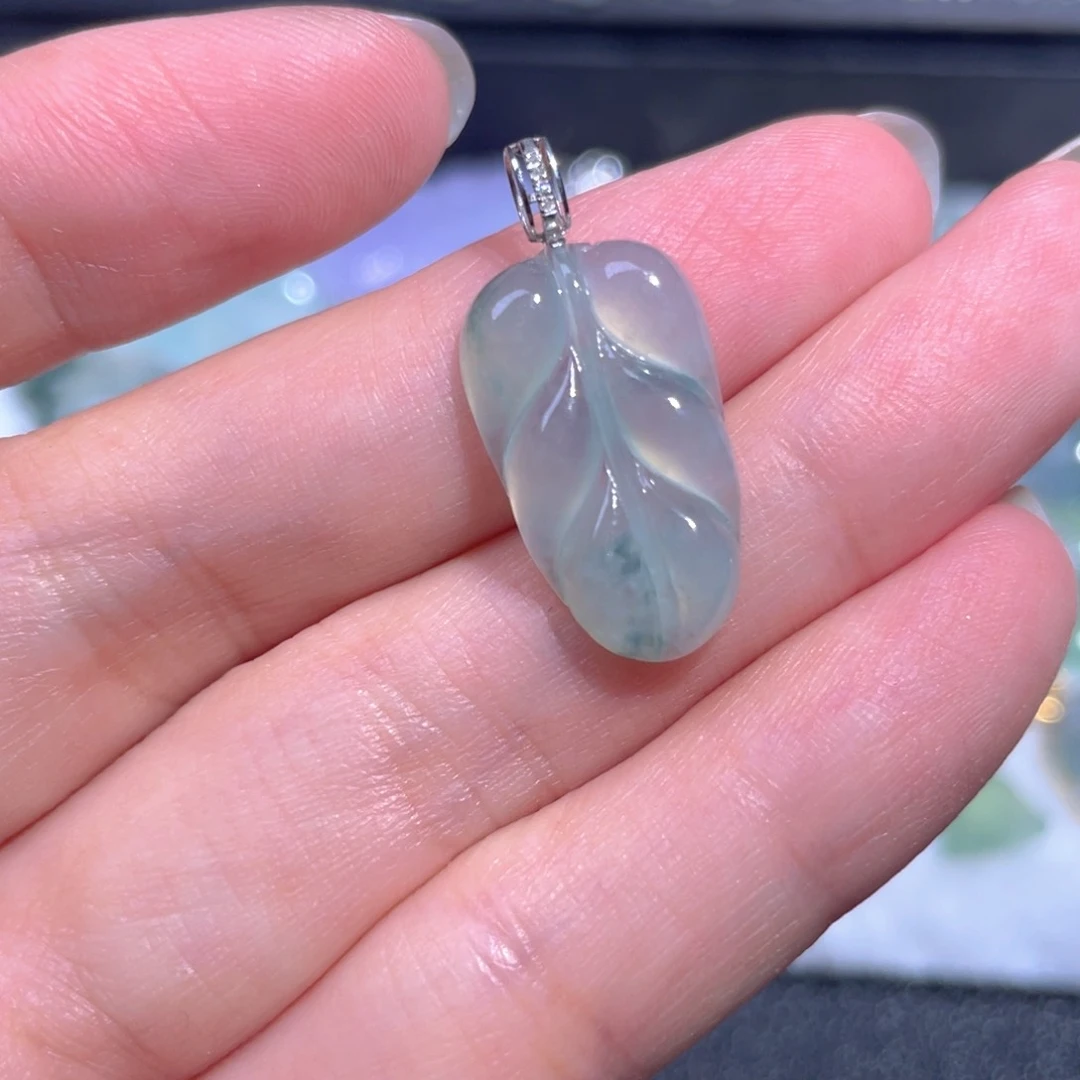 翡翠18K金镶嵌颈饰翡翠