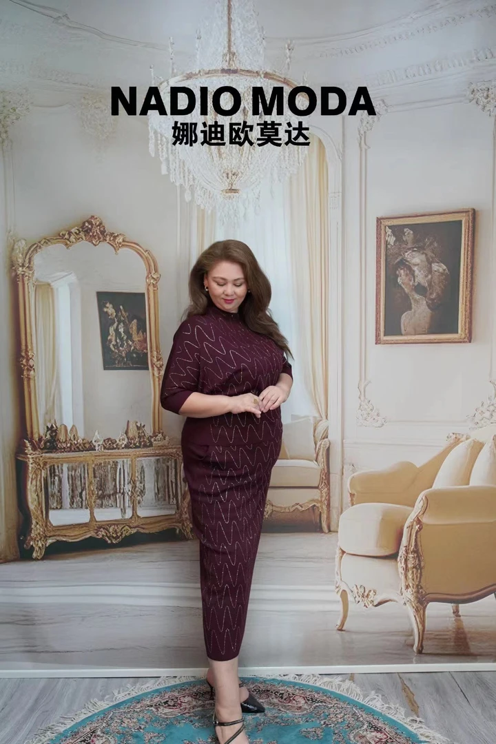 NADIO MODA2025秋季中腰短袖中长裙印花大码连衣裙高腰圆领两件套