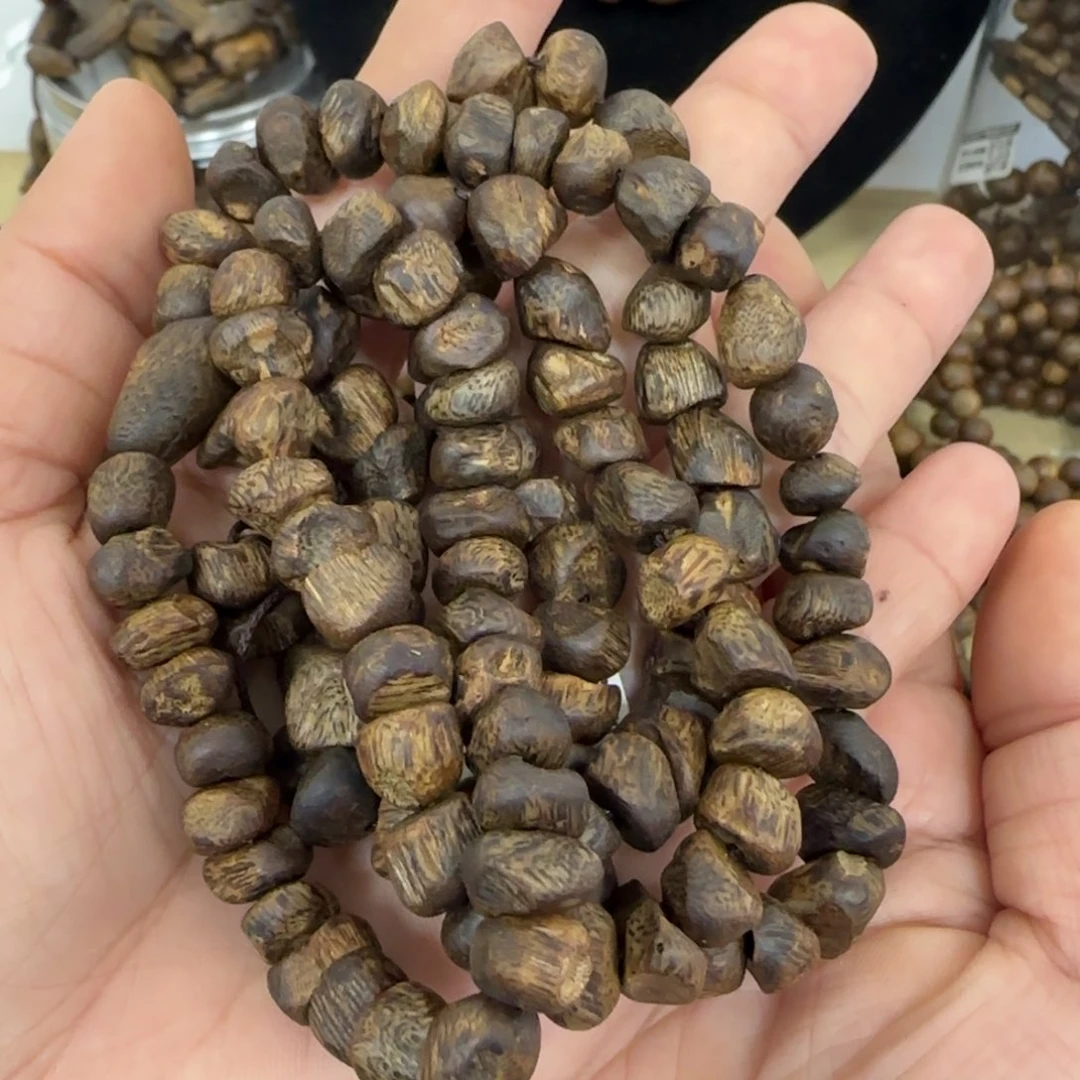 沉香木手串乌身多样性发货一条卡9-35克