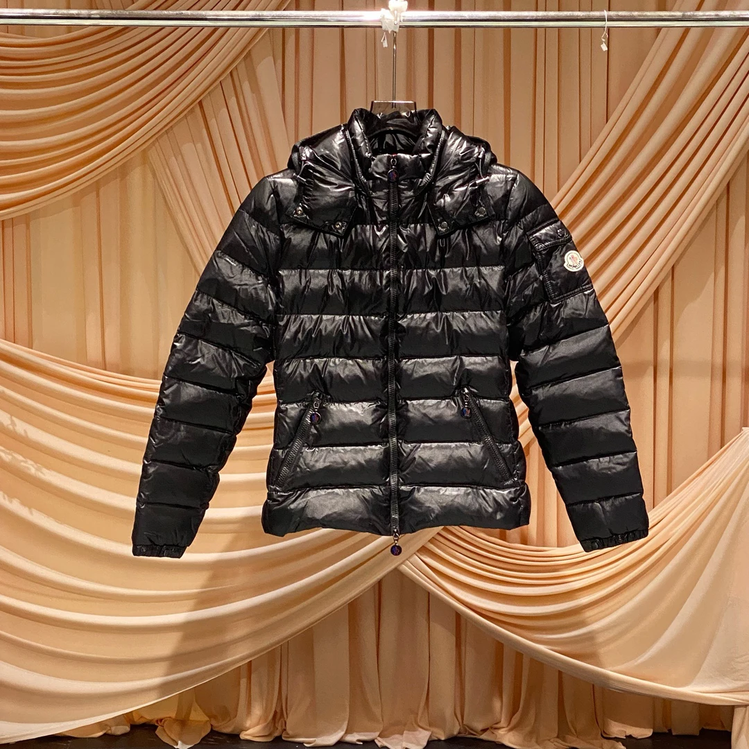 99新 MONCLER Bady爆款黑色亮面徽标羽绒服/1码/38341