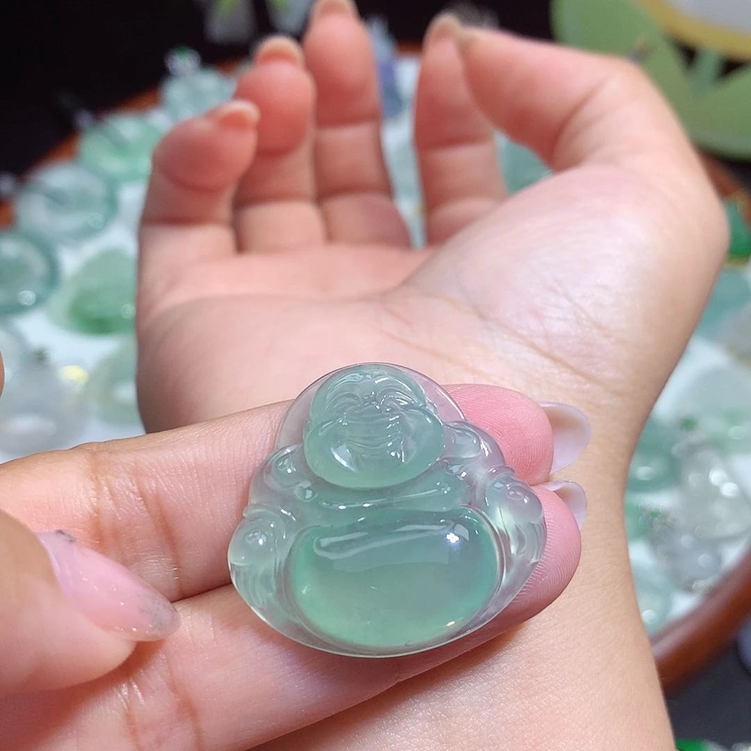 翡翠未镶嵌颈饰佛公