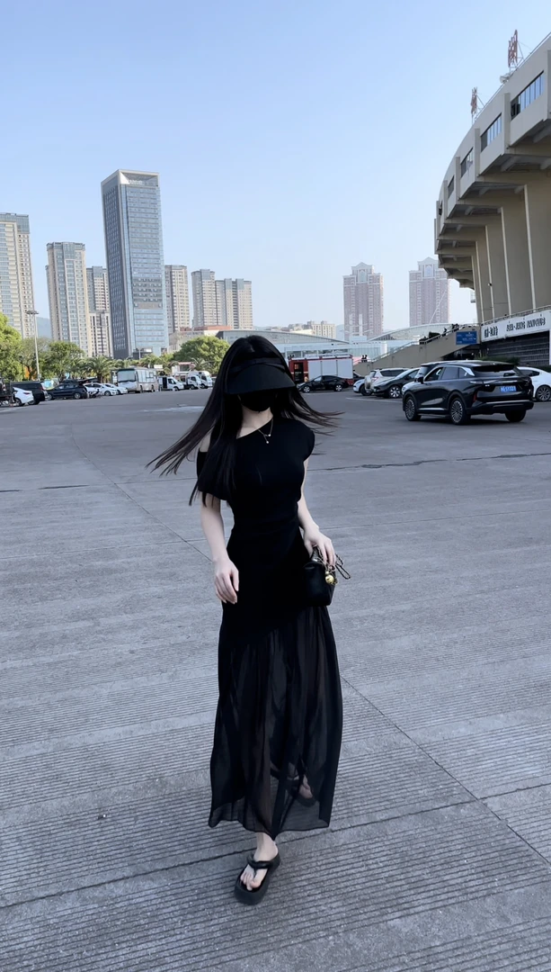 千金风套装赫本风长裙高腰吊带显瘦夏季时尚小众修身时尚连衣裙