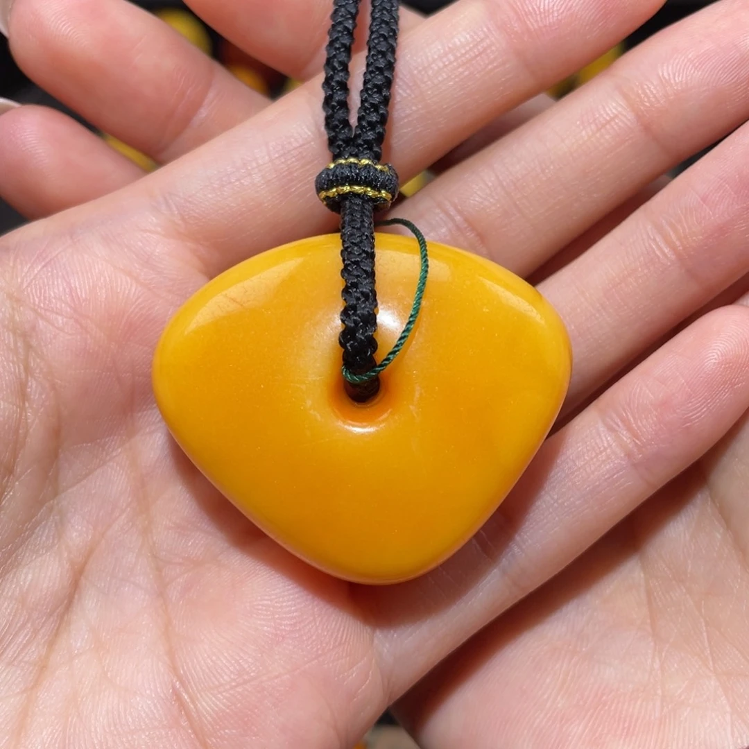 【闪购商品】琥珀裸石未镶嵌扣子