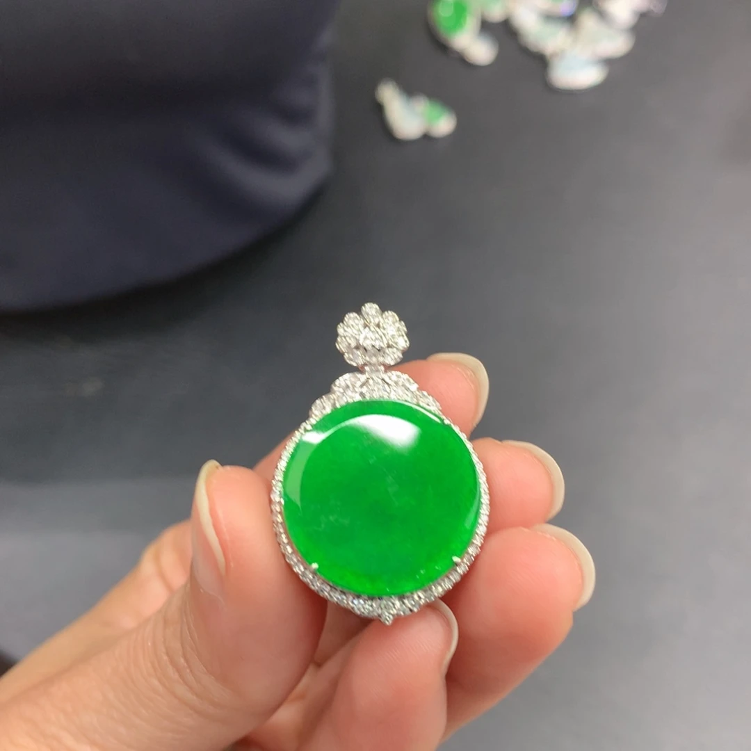 吊坠(不含链)18K金镶嵌翡翠