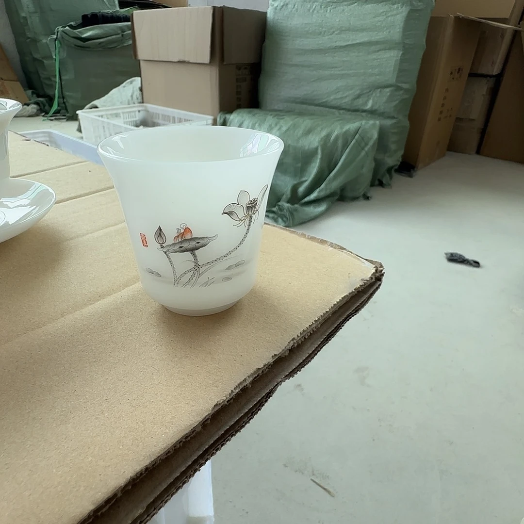 璞玉荷花马蹄主人杯容量约70毫升