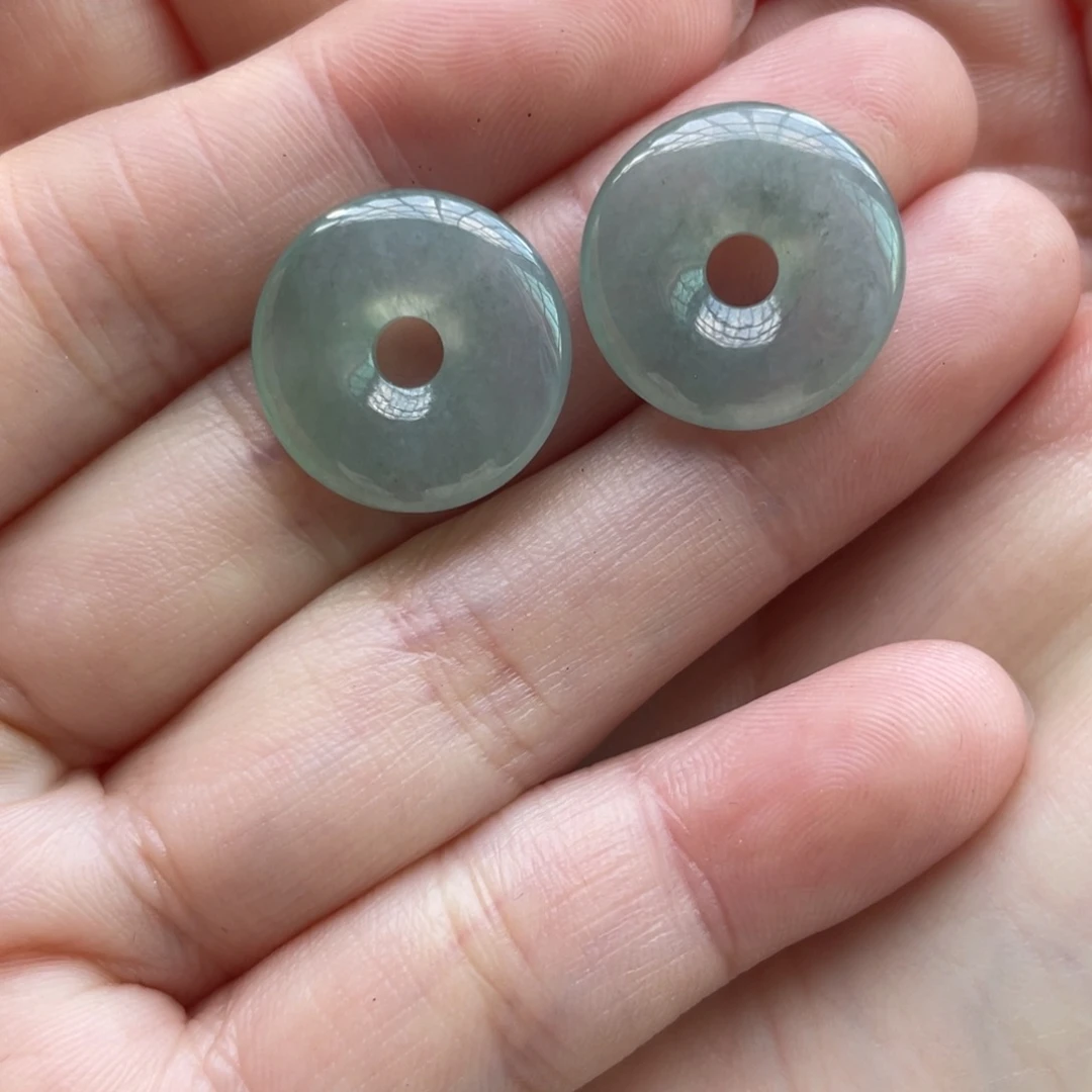 翡翠颈饰未镶嵌'**?甜甜圈