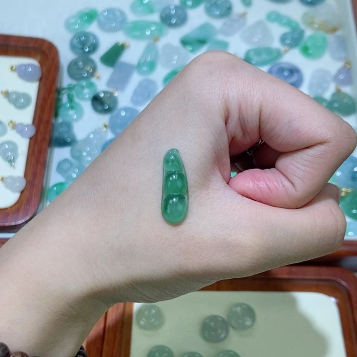 颈饰未镶嵌翡翠豆子