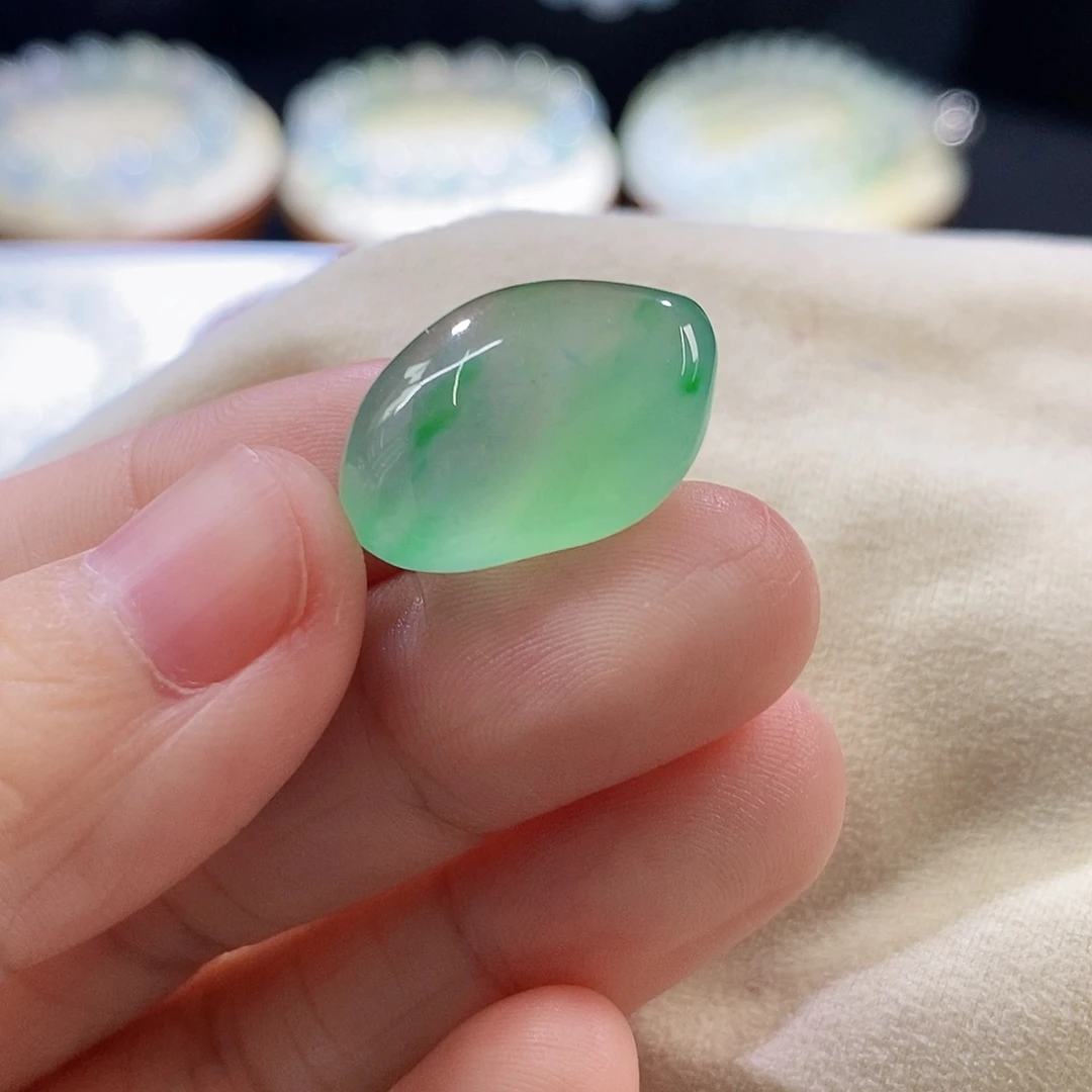 翡翠挂件未镶嵌福瓜