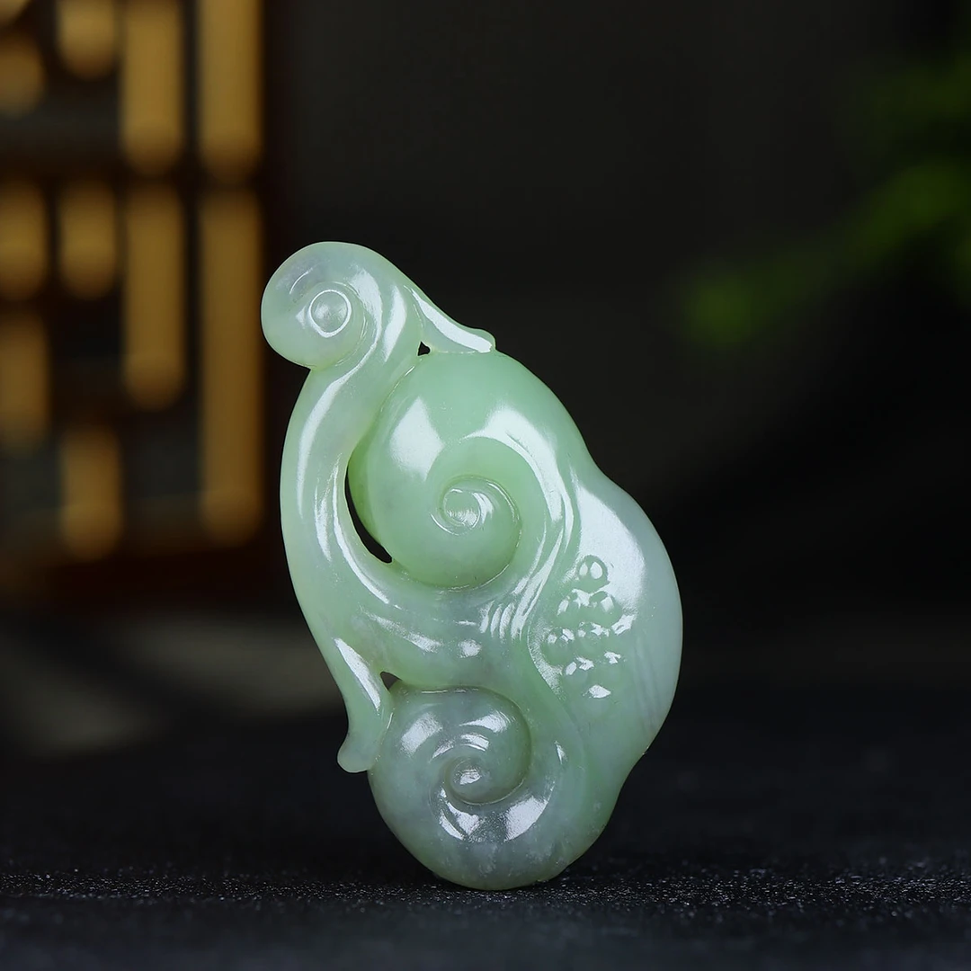 111963和田玉翠青烟紫如意挂件