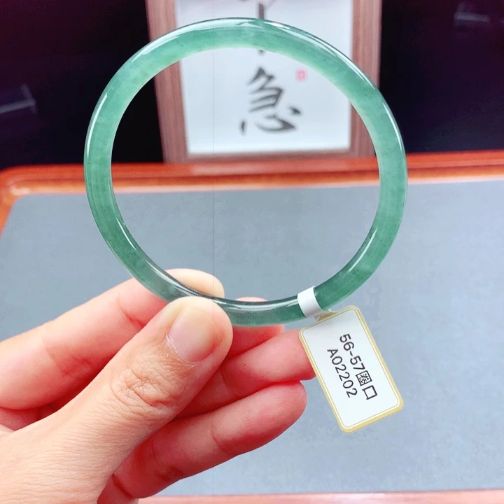 未镶嵌手镯翡翠圆镯