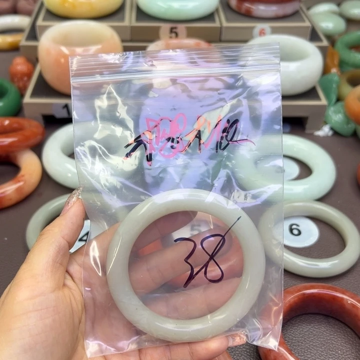 未镶嵌手镯石英岩玉?****?