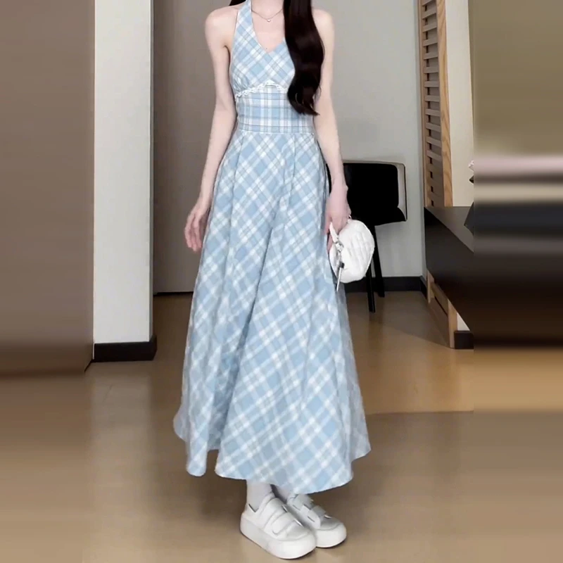 3506v领蓝色格纹挂脖吊带连衣裙女夏季2025法式新款气质显瘦长裙