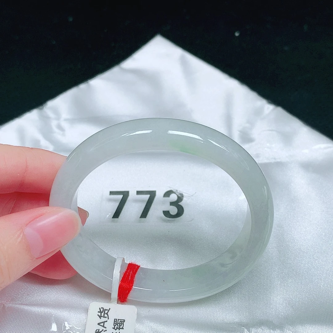 翡翠未镶嵌手镯（贵妃镯）