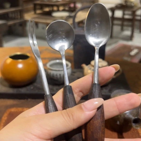 景德镇鱼和熊手工陶艺