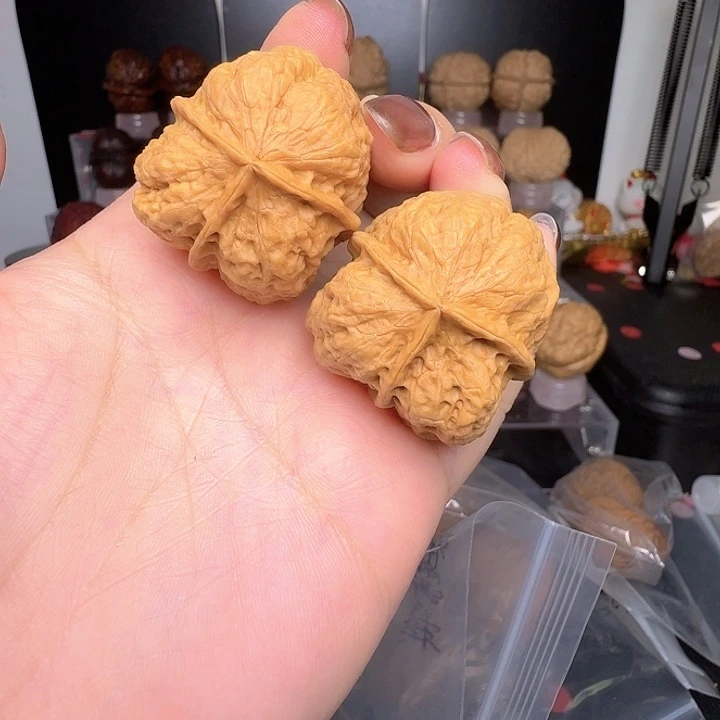 ****师文玩核桃吊坠36尺寸放漏三棱