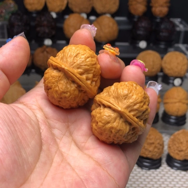 橄榄核吊坠23卧莲金蟾