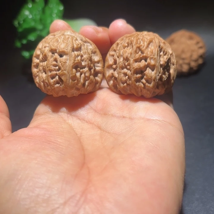 文玩核桃吊坠文玩核桃吊坠白狮子38