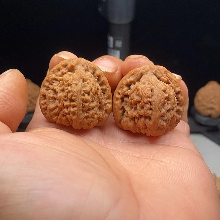 7***g把件文玩核桃35尺三角南疆