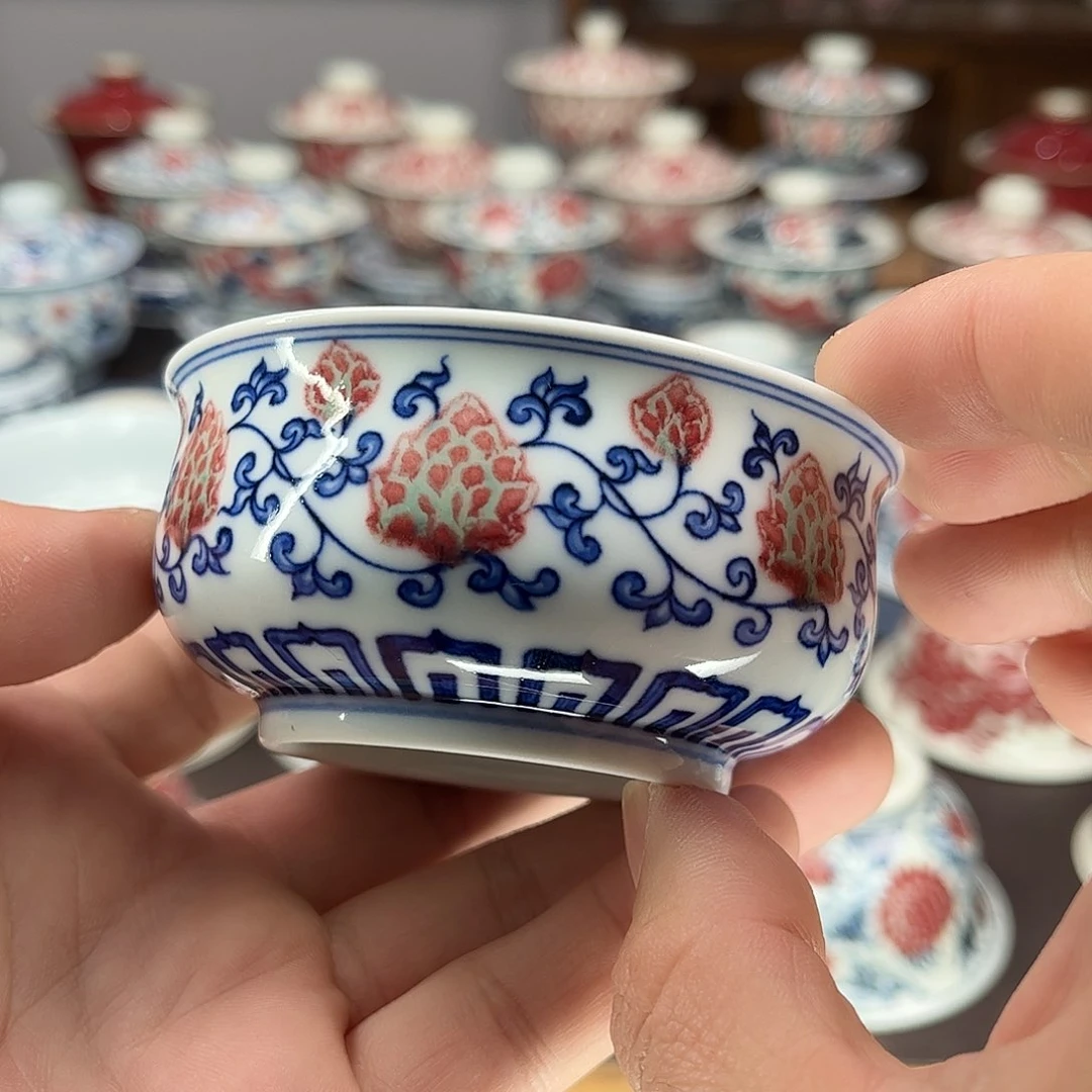 只**见景德镇陶瓷青花釉里红