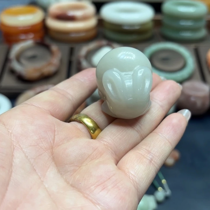 石英岩玉合金颈饰