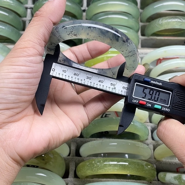 蛇纹石玉未镶嵌手镯48