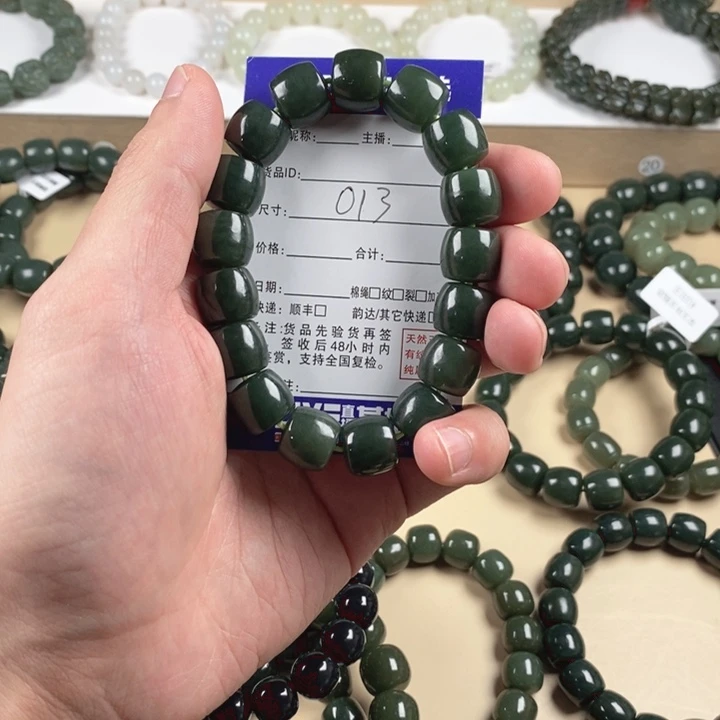 O****和田玉未镶嵌手链