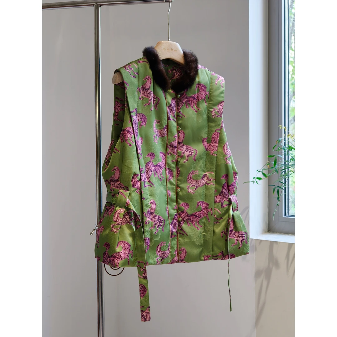 高端羽绒小众设计绿色马甲背心新中式国风洋气水貂毛领外穿系带冬