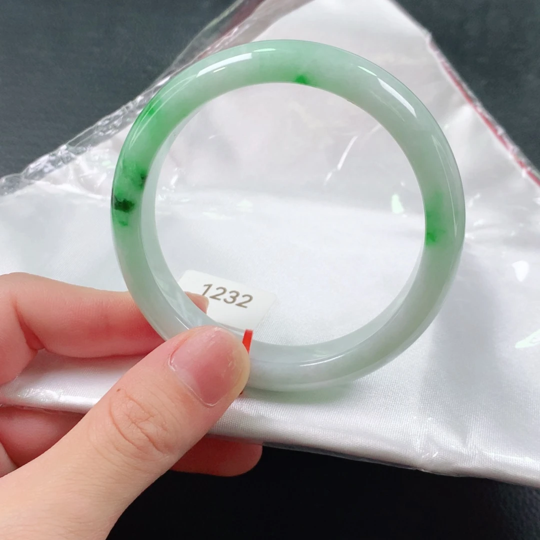 翡翠手镯未镶嵌天然翡翠手镯01