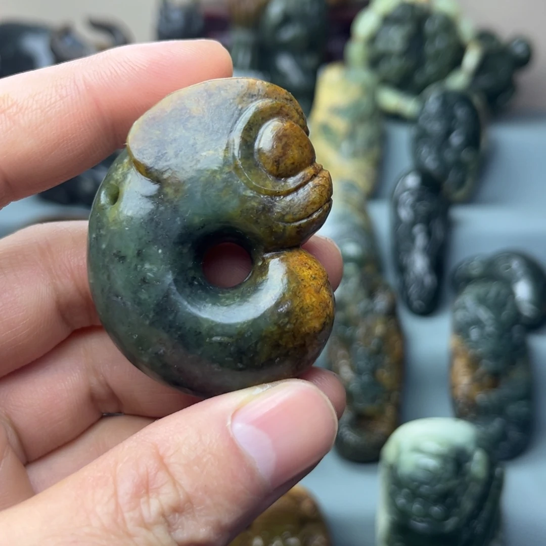 岫岩河磨玉（透闪石质玉）未镶嵌把件