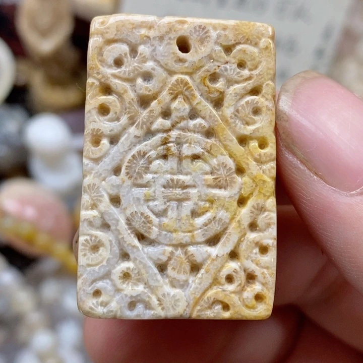 硅化珊瑚（珊瑚玉）未镶嵌颈饰有瑕 小