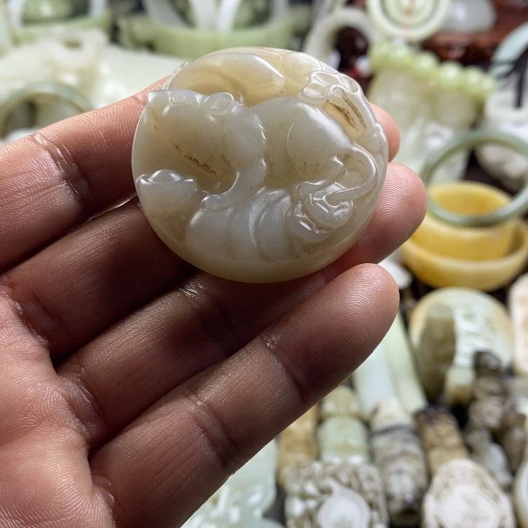 手***铁和田玉（糖玉）未镶嵌颈饰