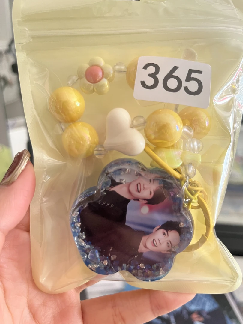 肖战王一博滴胶制品  猫爪（不含链条）