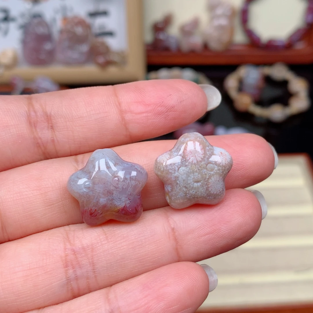 未镶嵌颈饰硅化玉