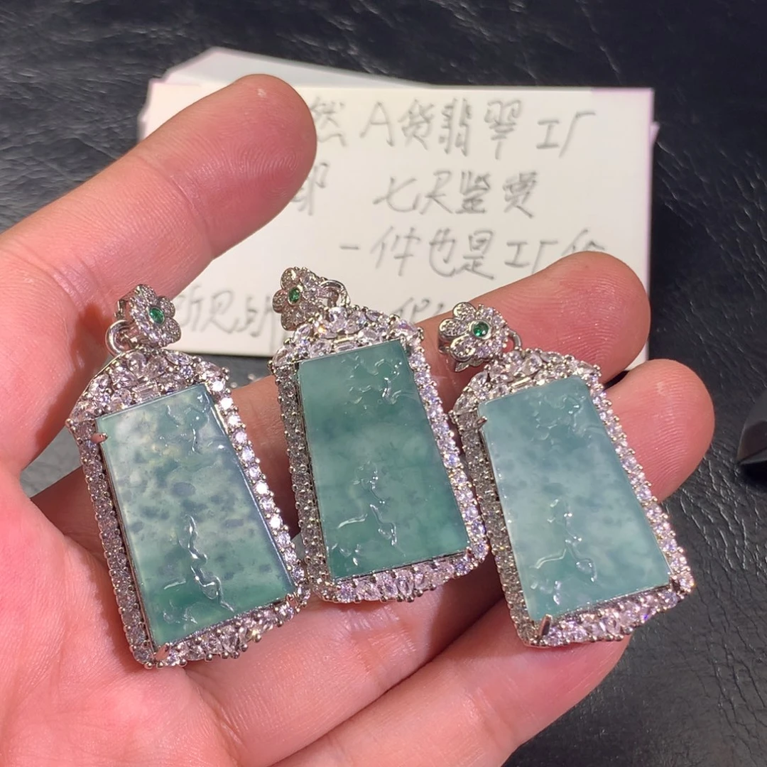 翡翠颈饰未镶嵌鹿牌