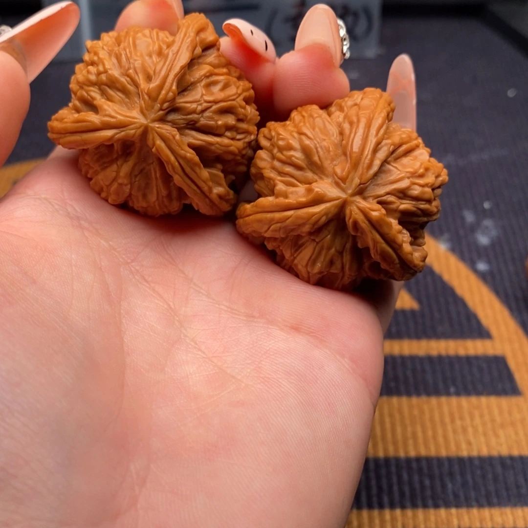 英***》吊坠文玩核桃白狮子