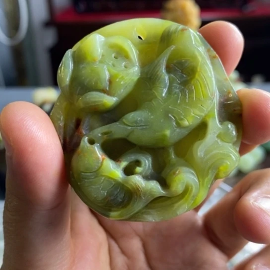 蛇纹石玉未镶嵌颈饰和***财