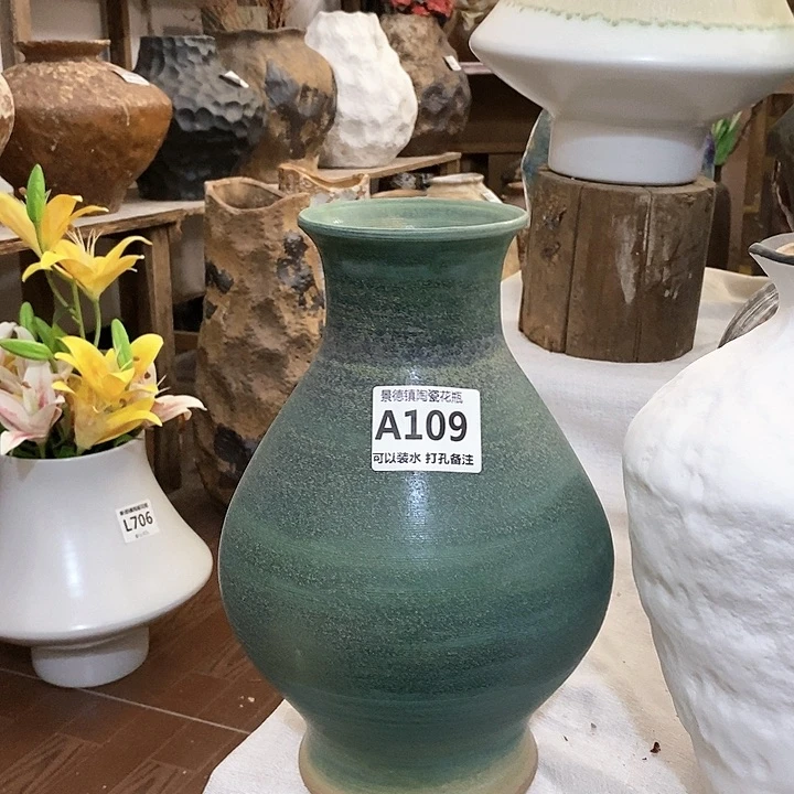 瓶景德镇陶瓷。景德镇陶瓷