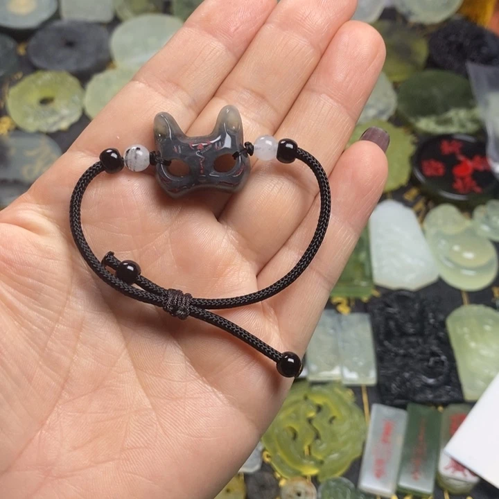 蛇纹石玉颈饰合金