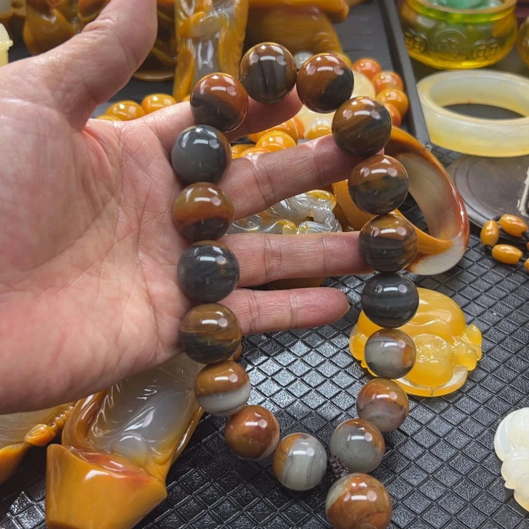 颈饰未镶嵌石英质玉