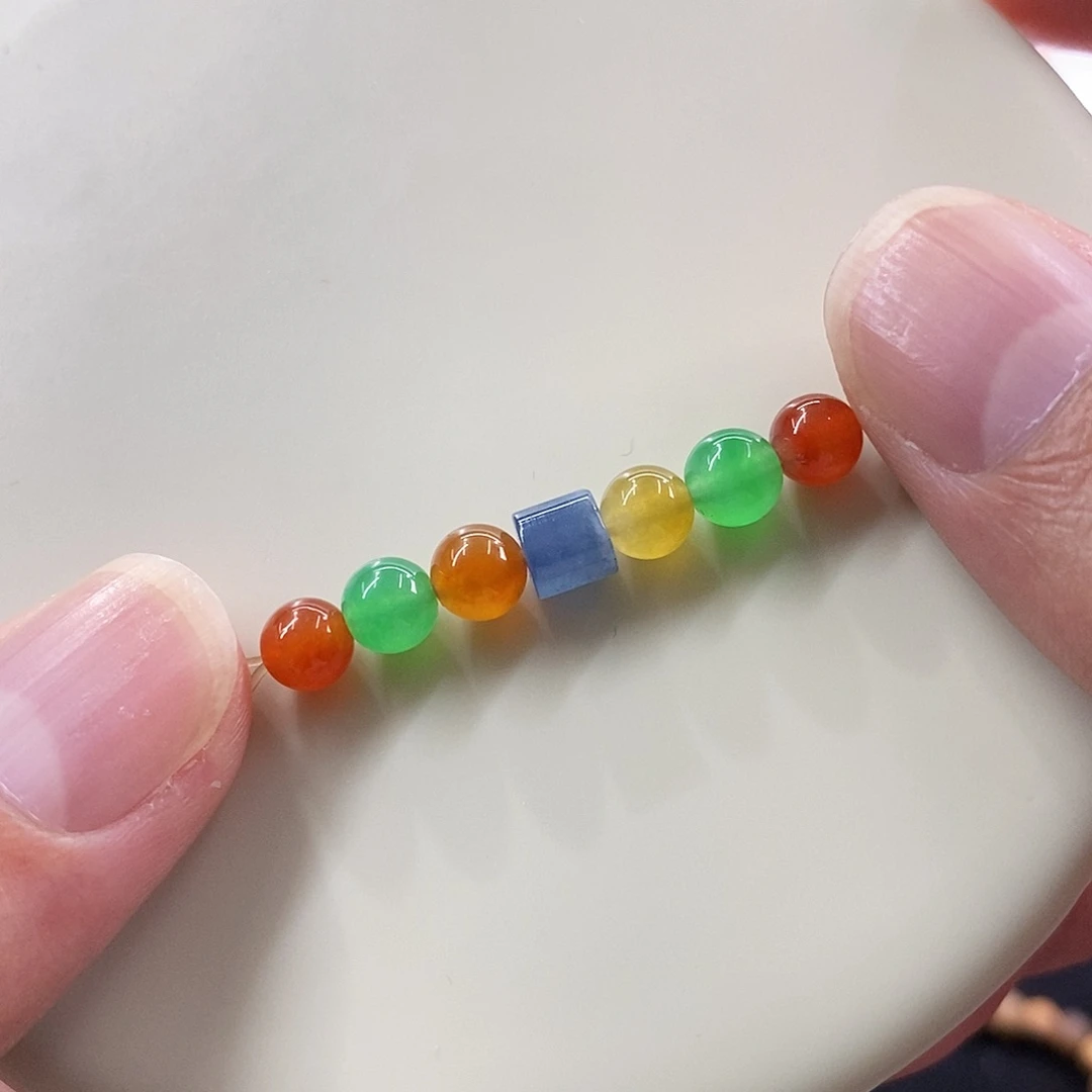 颈饰未镶嵌翡翠一手浓彩