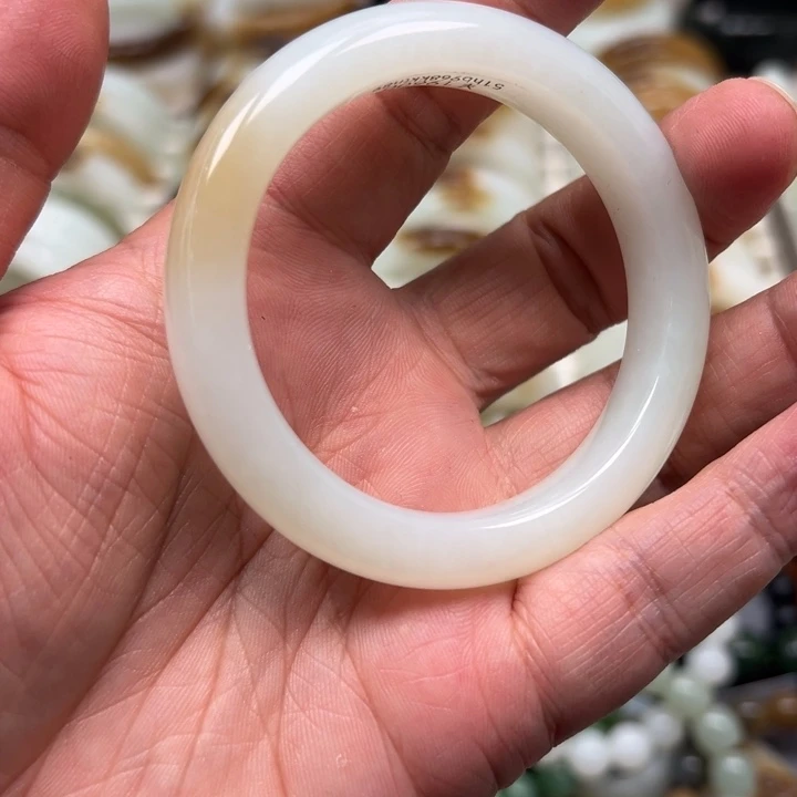 和田玉（糖玉）手镯未镶嵌