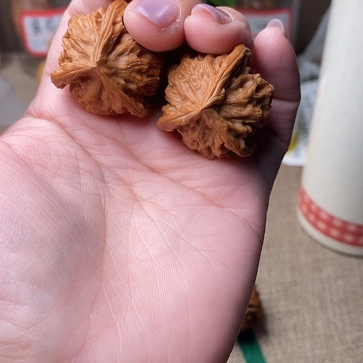 各***欢文玩核桃吊坠盘山三棱