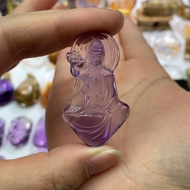 水晶颈饰未镶嵌。定制