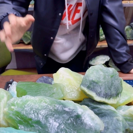 未镶嵌蛇纹石玉原石?***?