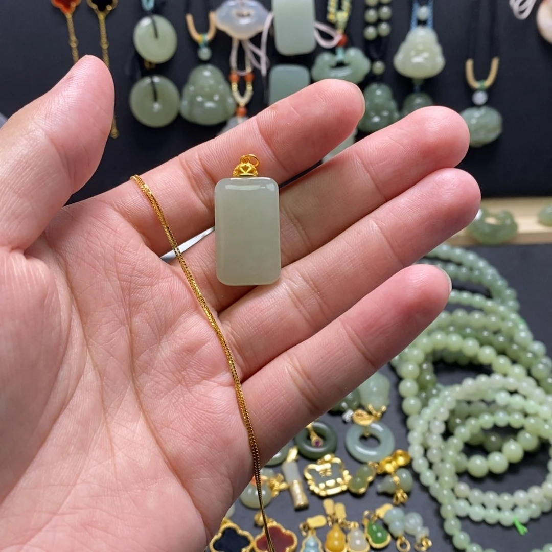 和田玉颈饰未镶嵌